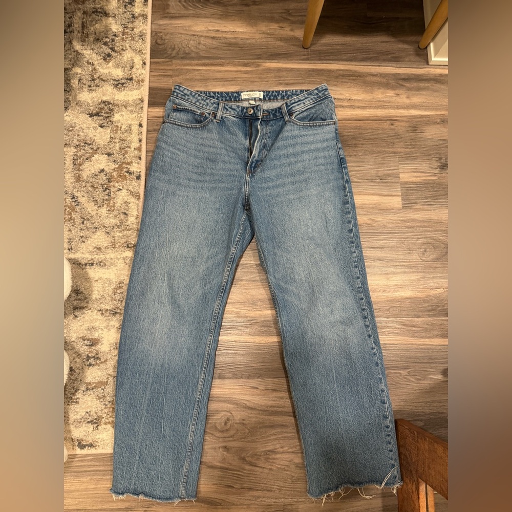 Abercombie 90’s High Rise Relaxed Jean Curve Love